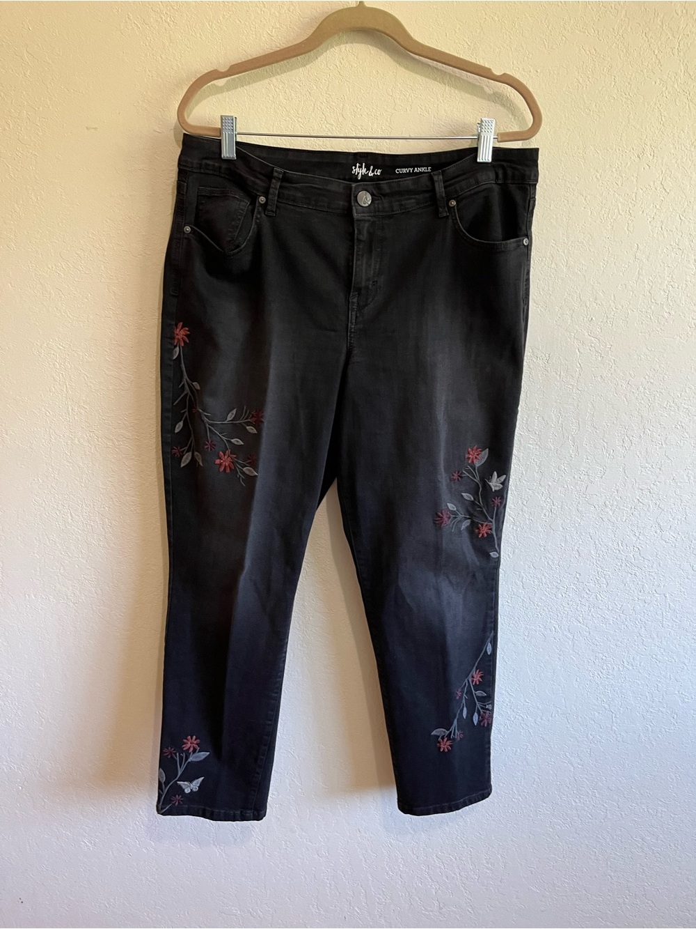 Style & co Black Embroidered Skinny Jeans - Floral Accent size 16